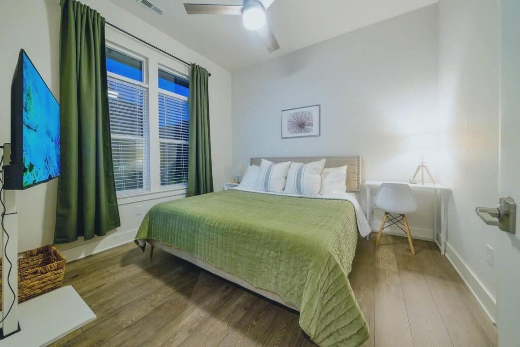 New Stylish Getaway- 5 Mil To Uptown/3 Smart Tvs! Apartment Charlotte Ngoại thất bức ảnh