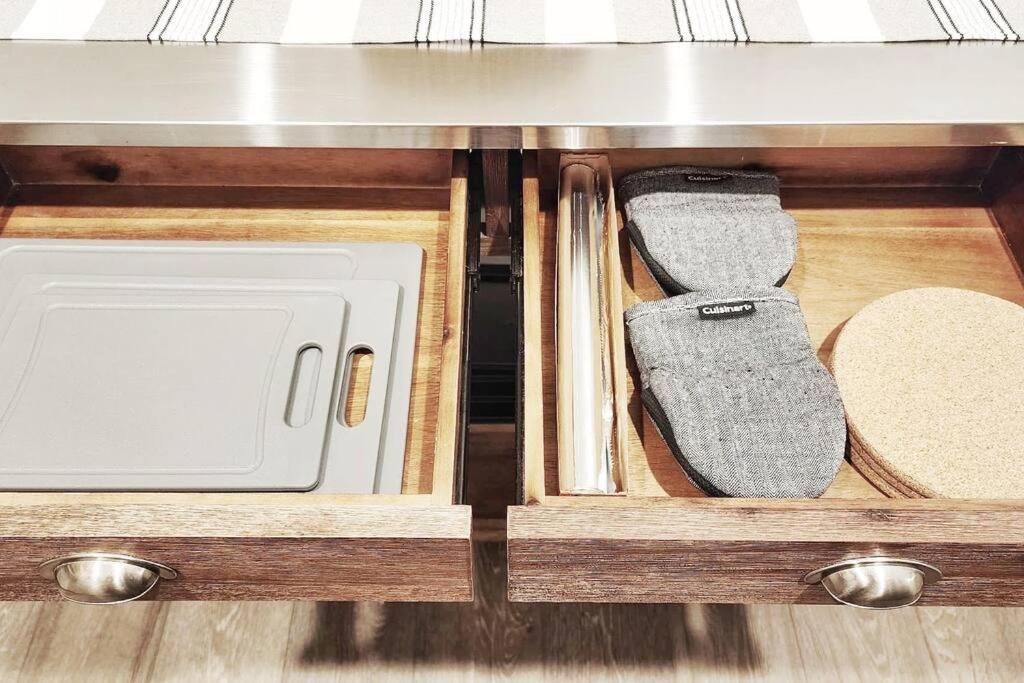 New Stylish Getaway- 5 Mil To Uptown/3 Smart Tvs! Apartment Charlotte Ngoại thất bức ảnh