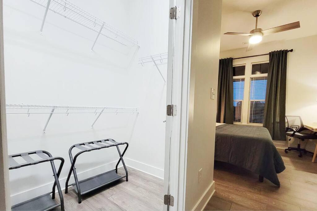 New Stylish Getaway- 5 Mil To Uptown/3 Smart Tvs! Apartment Charlotte Ngoại thất bức ảnh