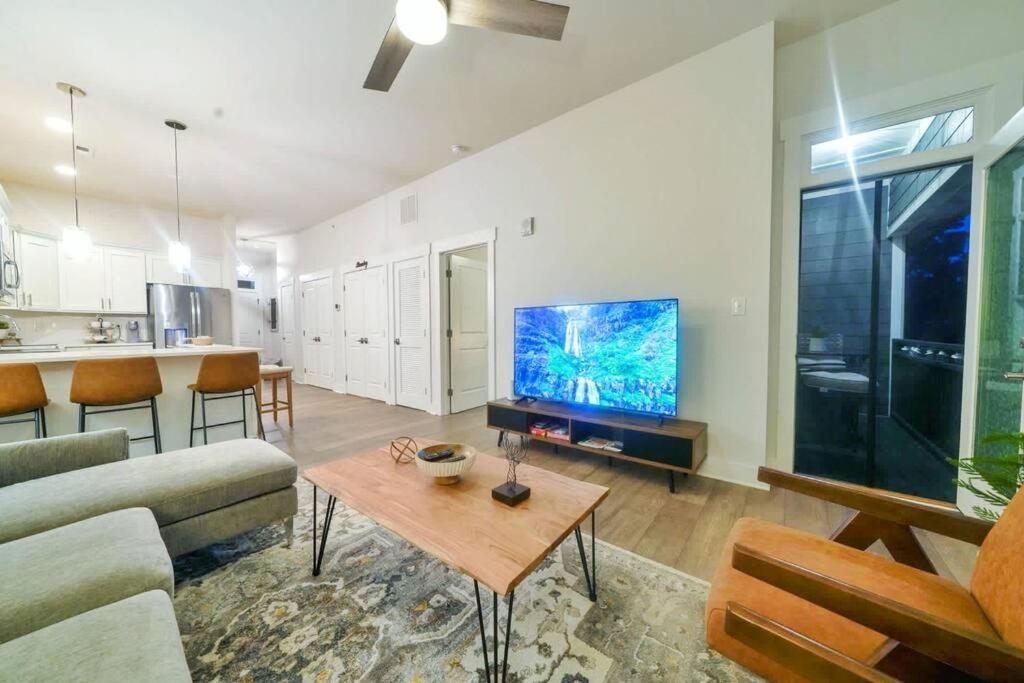 New Stylish Getaway- 5 Mil To Uptown/3 Smart Tvs! Apartment Charlotte Ngoại thất bức ảnh