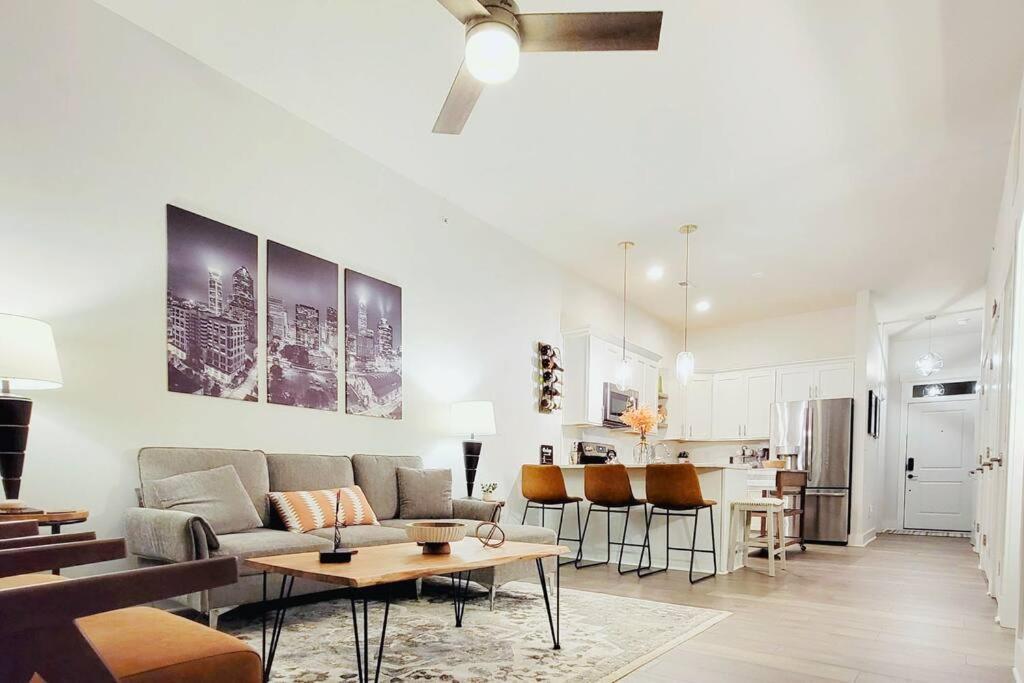 New Stylish Getaway- 5 Mil To Uptown/3 Smart Tvs! Apartment Charlotte Ngoại thất bức ảnh